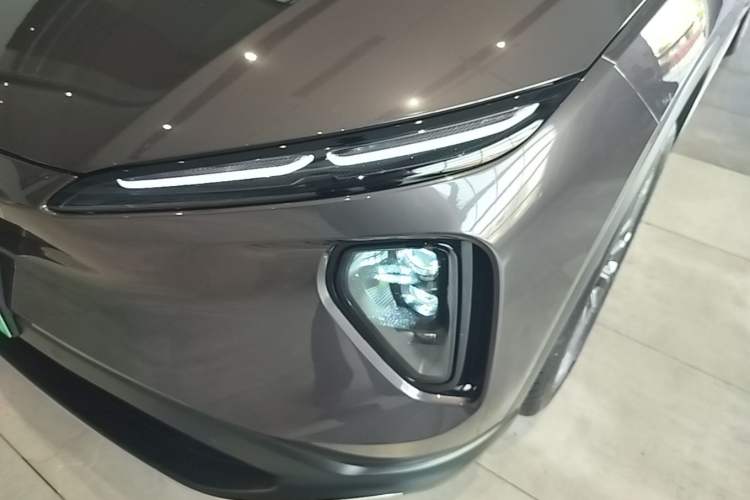Used Nio ES6 2024 75 kWh Left Front Headlight