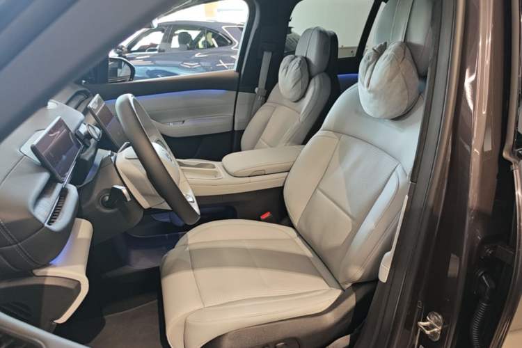 Used Nio ES6 2024 75 kWh Left Front Seat
