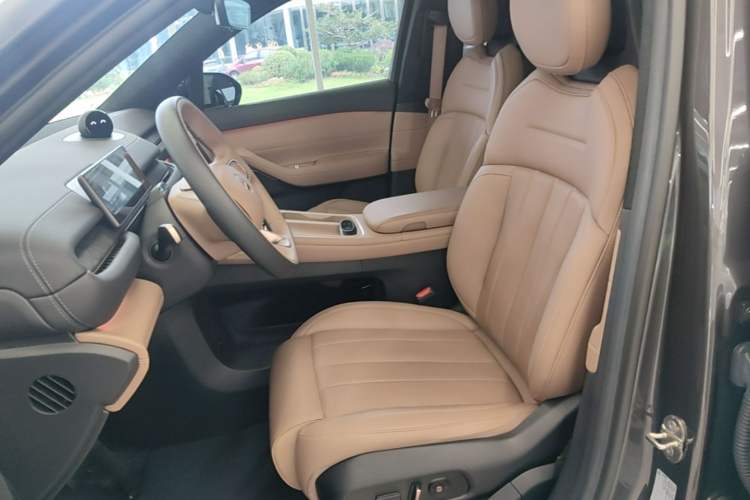Used Nio ES6 2024 75 kWh Left Front Seat