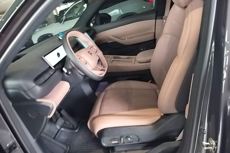 Used Nio ES6 2024 75 kWh Left Front Seat