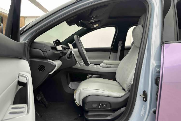 Used Nio ES6 2024 75 kWh Left Front Seat