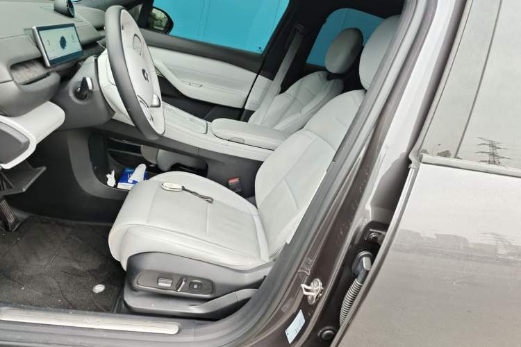 Used Nio ES6 2024 75 kWh Left Front Seat