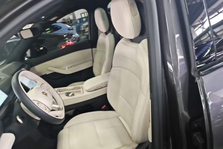 Used Nio ES6 2024 75 kWh Left Front Seat