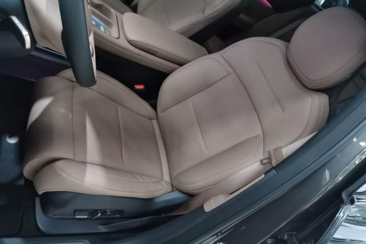Used Nio ES6 2024 75 kWh Left Front Seat