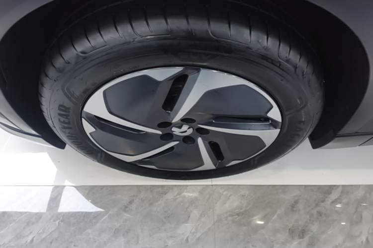 Used Nio ES6 2024 75 kWh Left Front Wheel Hub