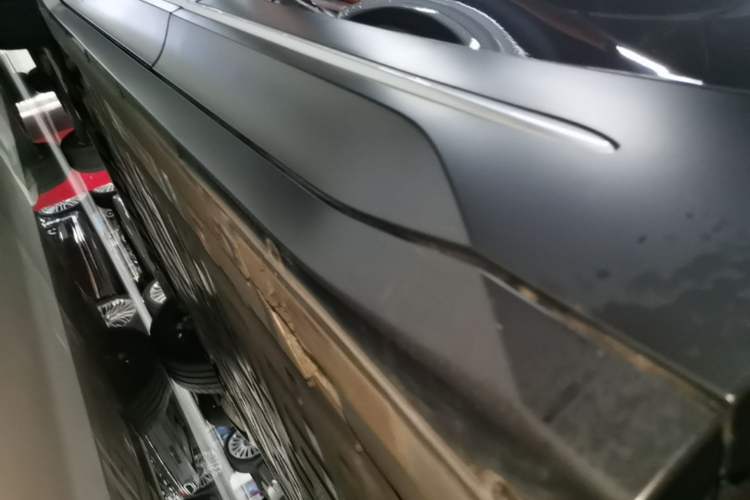 Used Nio ES6 2024 75 kWh Left Side Sill