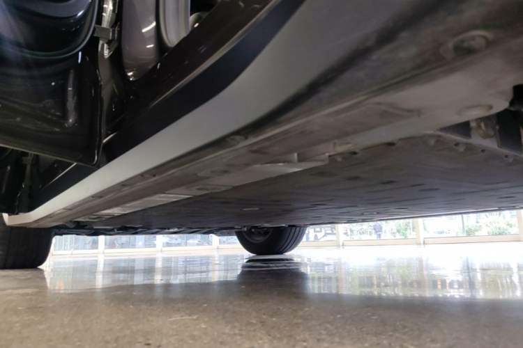 Used Nio ES6 2024 75 kWh Left Side Sill