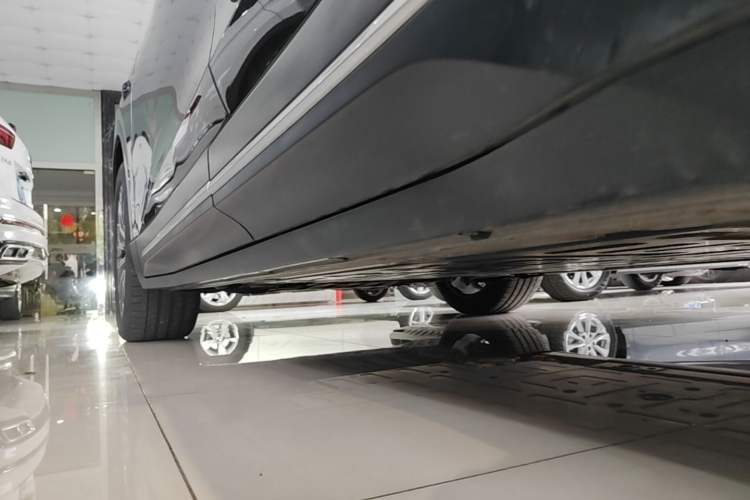 Used Nio ES6 2024 75 kWh Left Side Sill