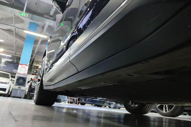 Used Nio ES6 2024 75 kWh Left Side Sill
