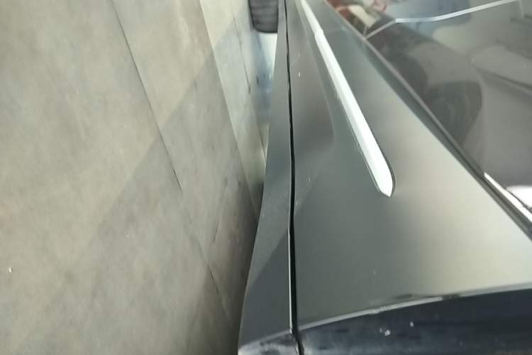 Used Nio ES6 2024 75 kWh Left Side Sill