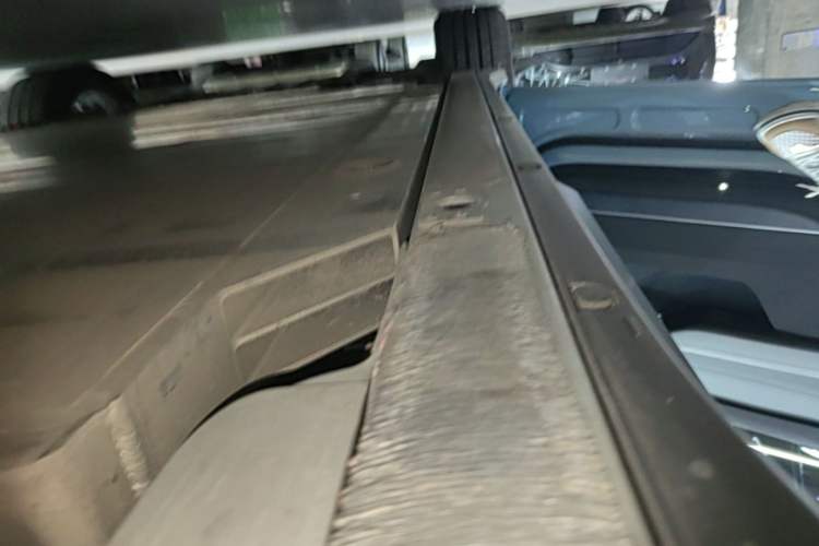 Used Nio ES6 2024 75 kWh Left Side Sill