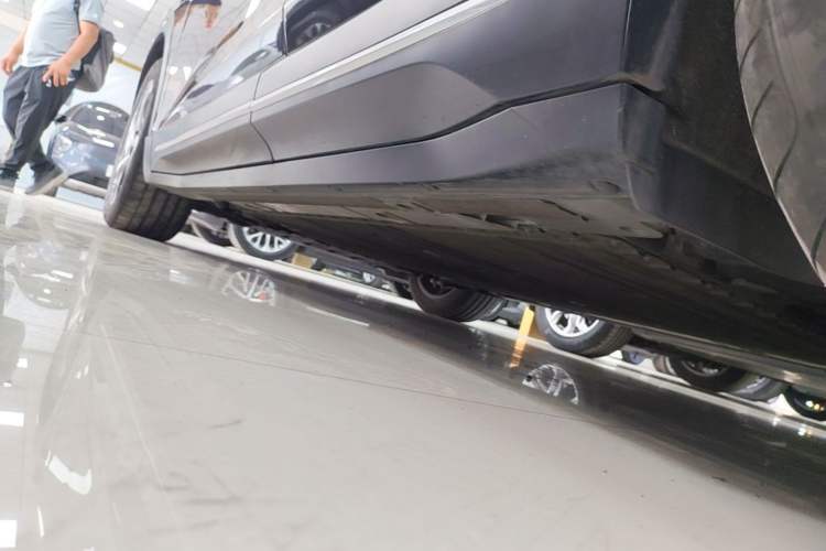 Used Nio ES6 2024 75 kWh Left Side Sill