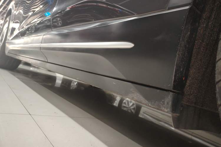 Used Nio ES6 2024 75 kWh Left Side Sill