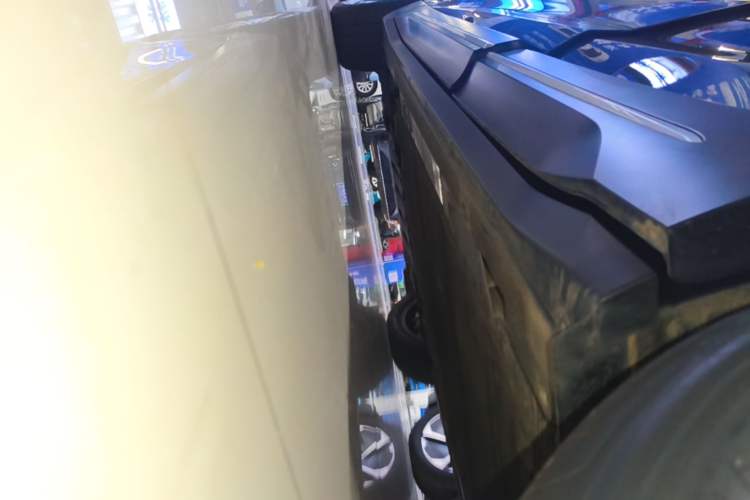 Used Nio ES6 2024 75 kWh Left Side Sill