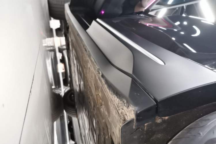 Used Nio ES6 2024 75 kWh Left Side Sill