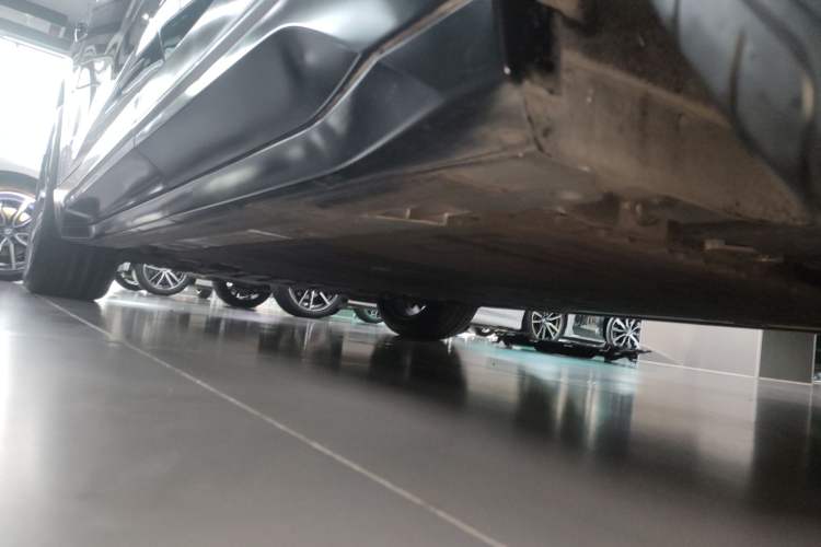 Used Nio ES6 2024 75 kWh Left Side Sill