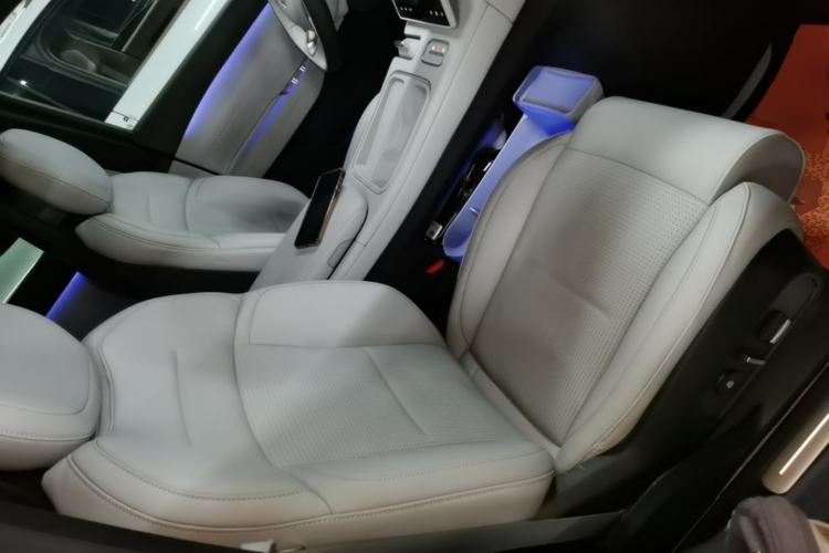 Used Nio ES6 2024 75 kWh Right Front Seat