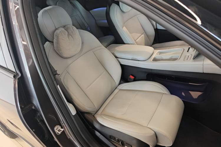 Used Nio ES6 2024 75 kWh Right Front Seat