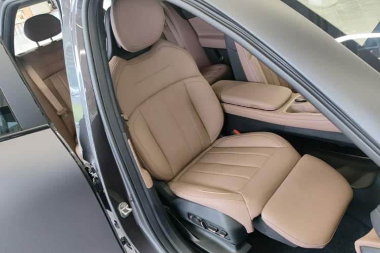Used Nio ES6 2024 75 kWh Right Front Seat