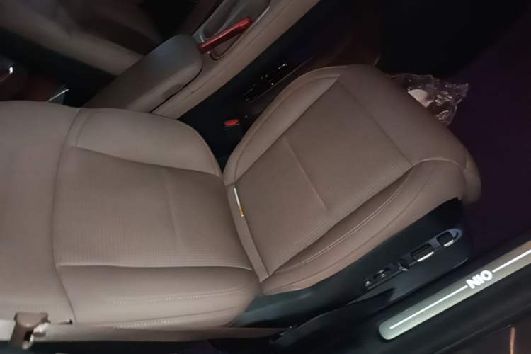 Used Nio ES6 2024 75 kWh Right Front Seat