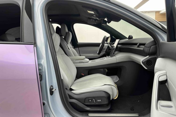 Used Nio ES6 2024 75 kWh Right Front Seat