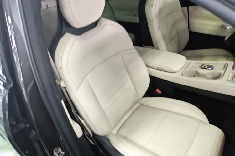 Used Nio ES6 2024 75 kWh Right Front Seat