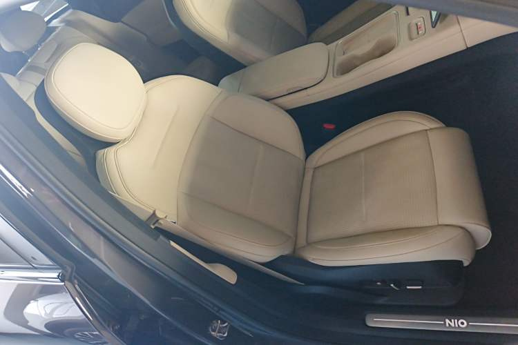 Used Nio ES6 2024 75 kWh Right Front Seat