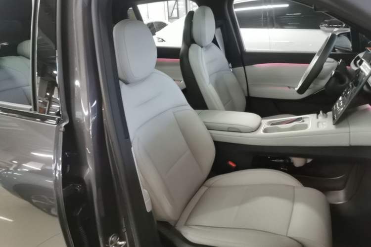 Used Nio ES6 2024 75 kWh Right Front Seat