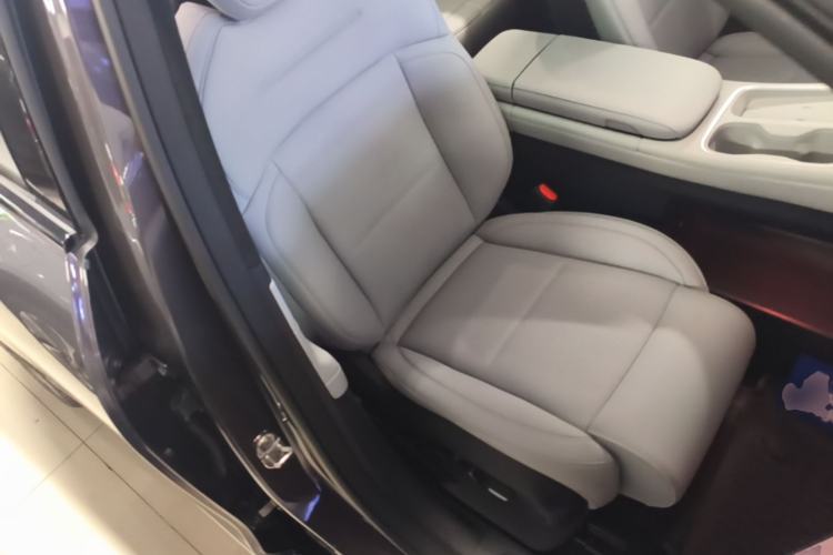 Used Nio ES6 2024 75 kWh Right Front Seat