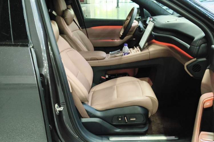 Used Nio ES6 2024 75 kWh Right Front Seat