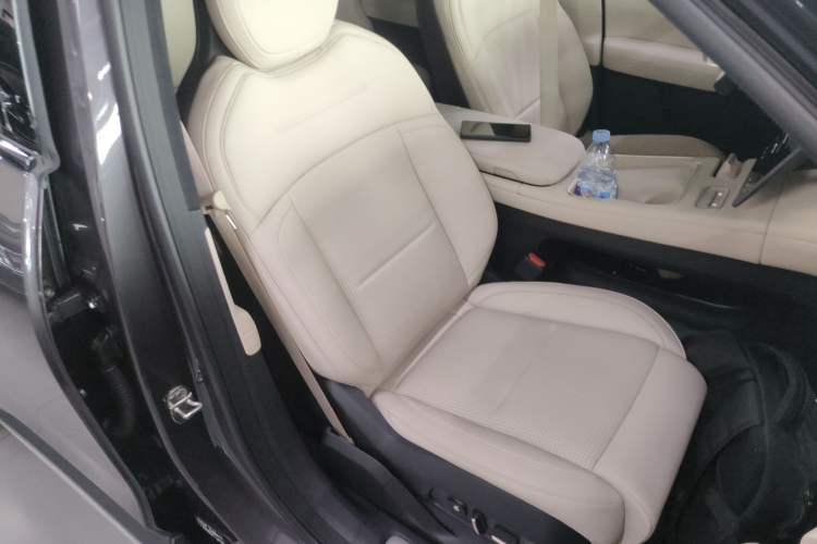 Used Nio ES6 2024 75 kWh Right Front Seat