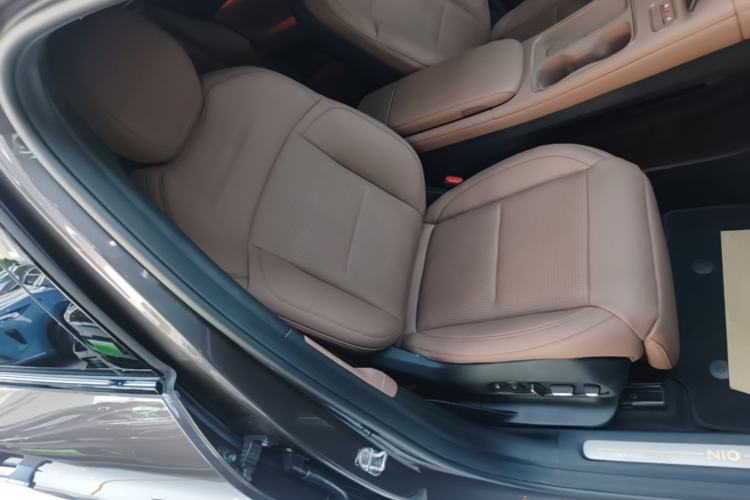 Used Nio ES6 2024 75 kWh Right Front Seat