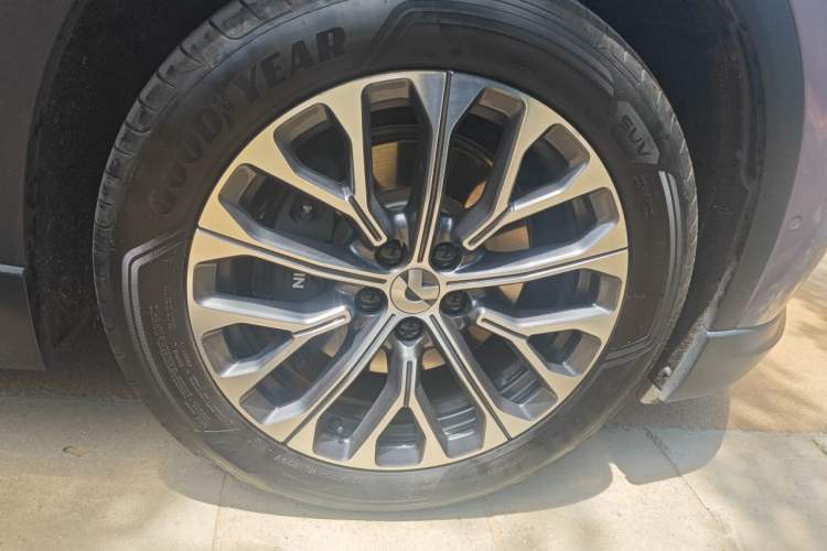 Used Nio ES6 2024 75 kWh Right Front Wheel Hub