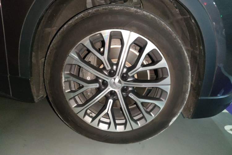 Used Nio ES6 2024 75 kWh Right Front Wheel Hub