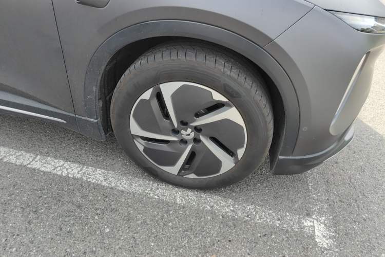 Used Nio ES6 2024 75 kWh Right Front Wheel Hub