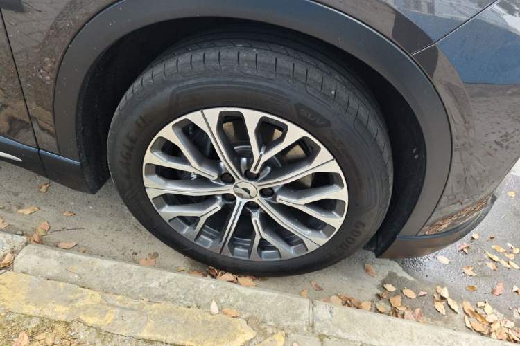 Used Nio ES6 2024 75 kWh Right Front Wheel Hub