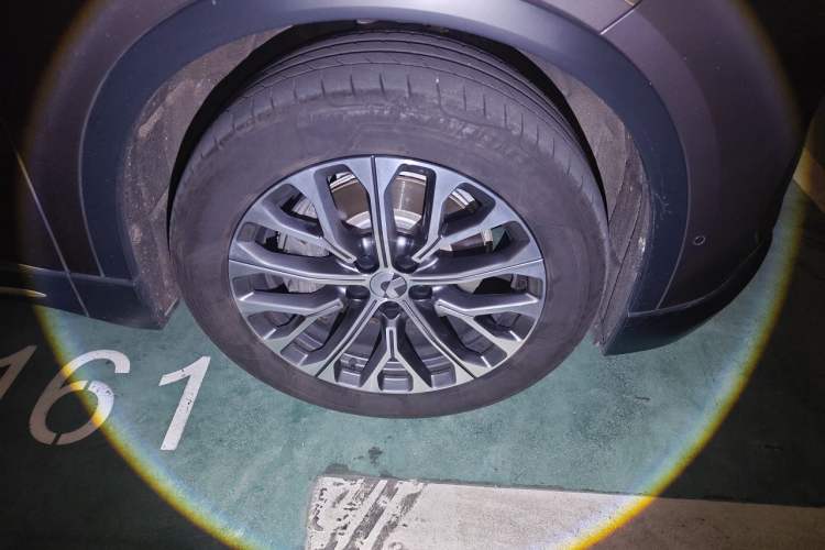 Used Nio ES6 2024 75 kWh Right Front Wheel Hub