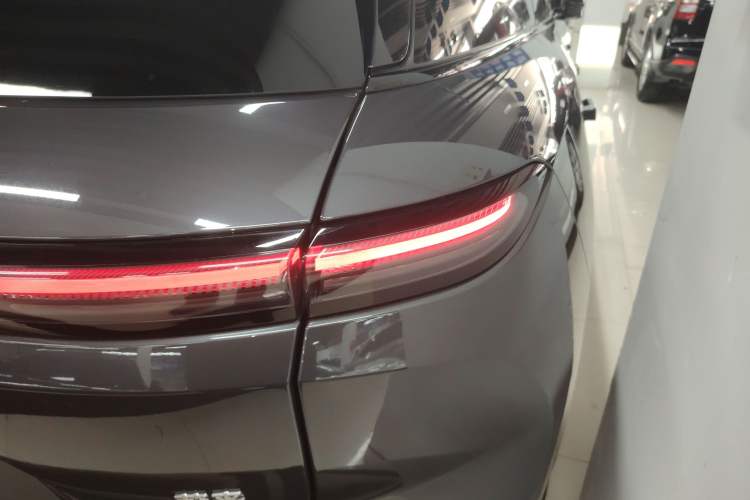 Used Nio ES6 2024 75 kWh Right Rear Taillight