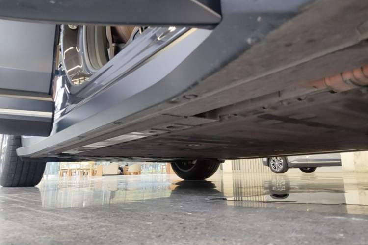 Used Nio ES6 2024 75 kWh Right Side Sill