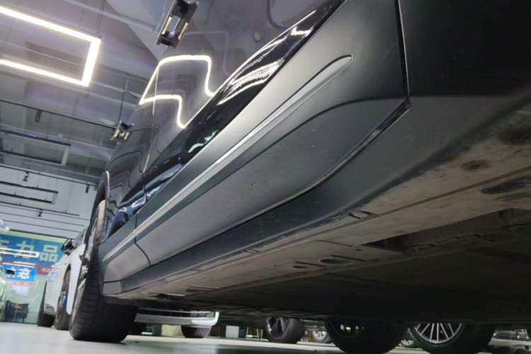 Used Nio ES6 2024 75 kWh Right Side Sill