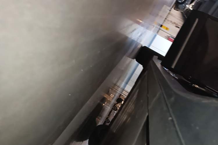 Used Nio ES6 2024 75 kWh Right Side Sill