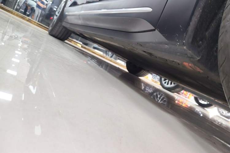 Used Nio ES6 2024 75 kWh Right Side Sill