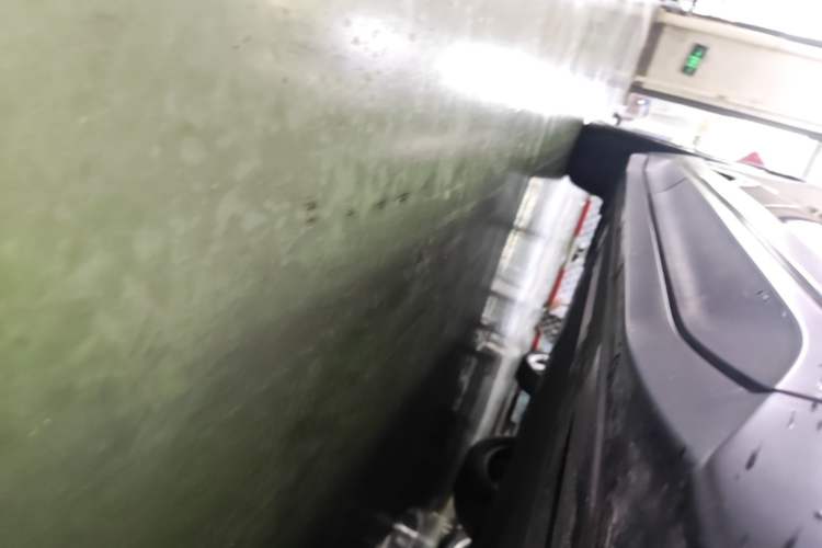 Used Nio ES6 2024 75 kWh Right Side Sill