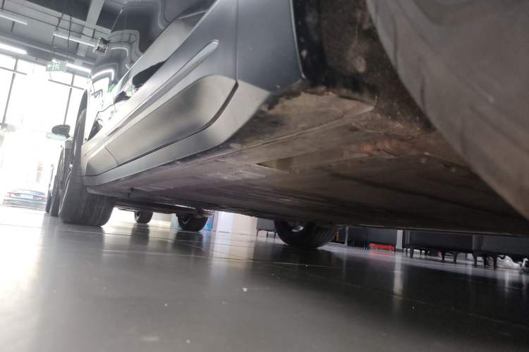 Used Nio ES6 2024 75 kWh Right Side Sill