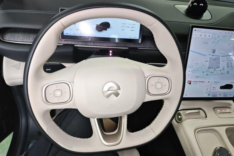 Used Nio ES6 2024 75 kWh Steering Wheel