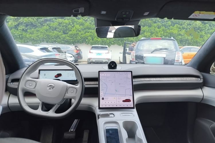Used Nio ES6 2024 75 kWh Center Console