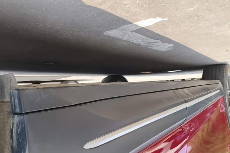 Used Nio ES6 2024 75 kWh Left Side Sill