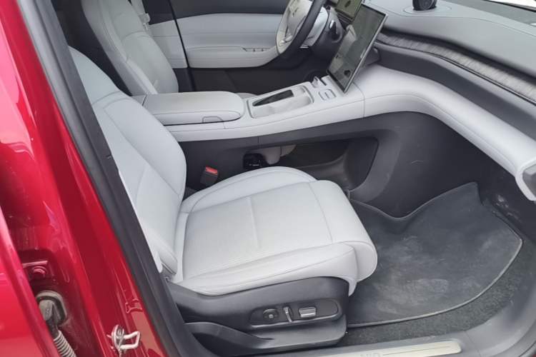 Used Nio ES6 2024 75 kWh Right Front Seat