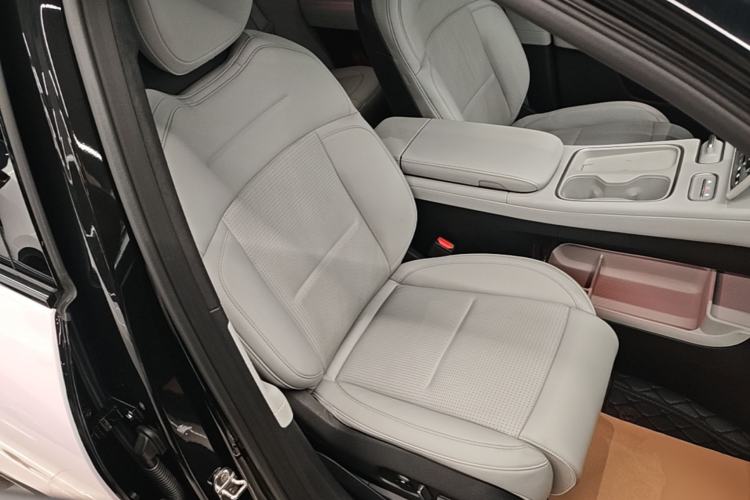 Used Nio ES6 2024 75 kWh Right Front Seat