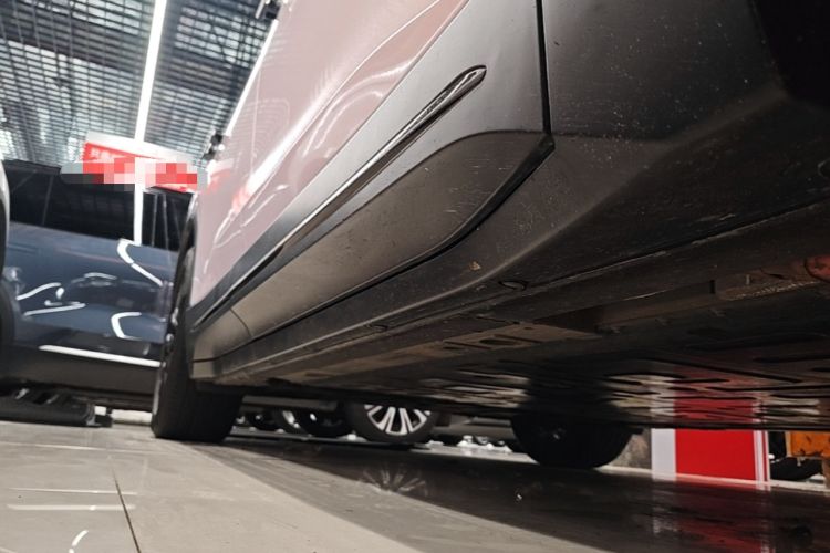 Used Nio ES6 2024 75 kWh Right Side Sill